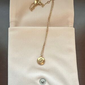 Elegant Gold Pendant Necklace